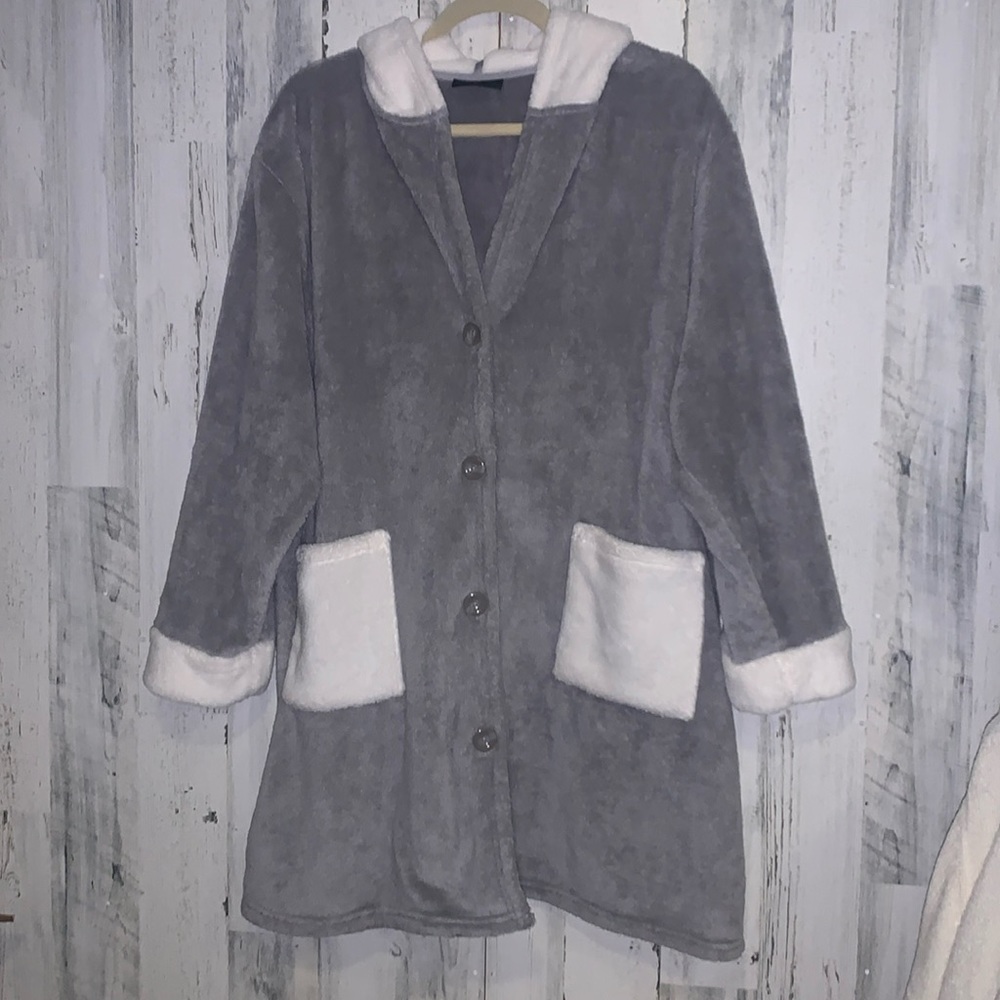 0101 Soft & Cozy Button Up Robe